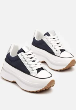 Granatowe Sneakersy na Tłoczonej Platformie w Streetwearowym Stylu Hanerith