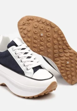 Granatowe Sneakersy na Tłoczonej Platformie w Streetwearowym Stylu Hanerith