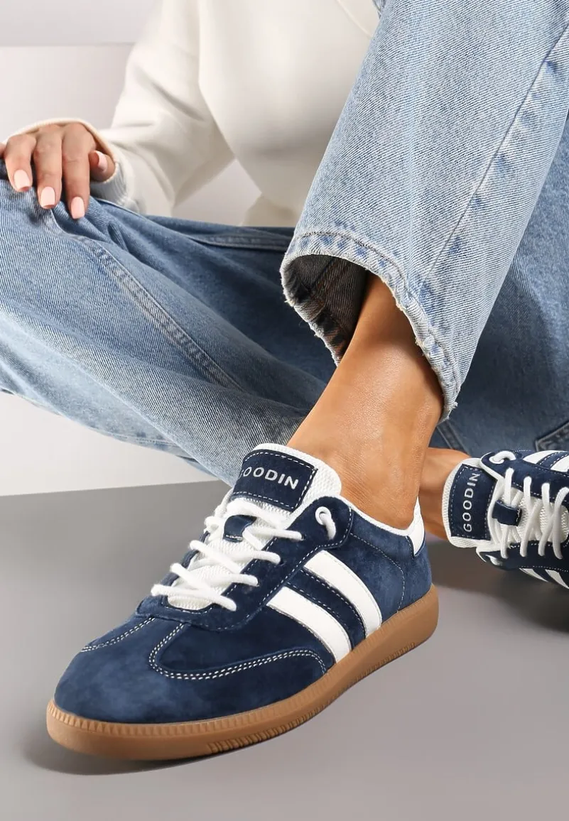 Granatowe Sneakersy ze Skóry Naturalnej na Płaskiej Podeszwie Wykończone Paskami Navinda