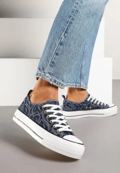 Granatowe Trampki na Platformie Zdobione Wzorem w Serca Gonavith