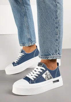 Granatowe Trampki na Platformie z Biżuteryjną Aplikacją Gonessa