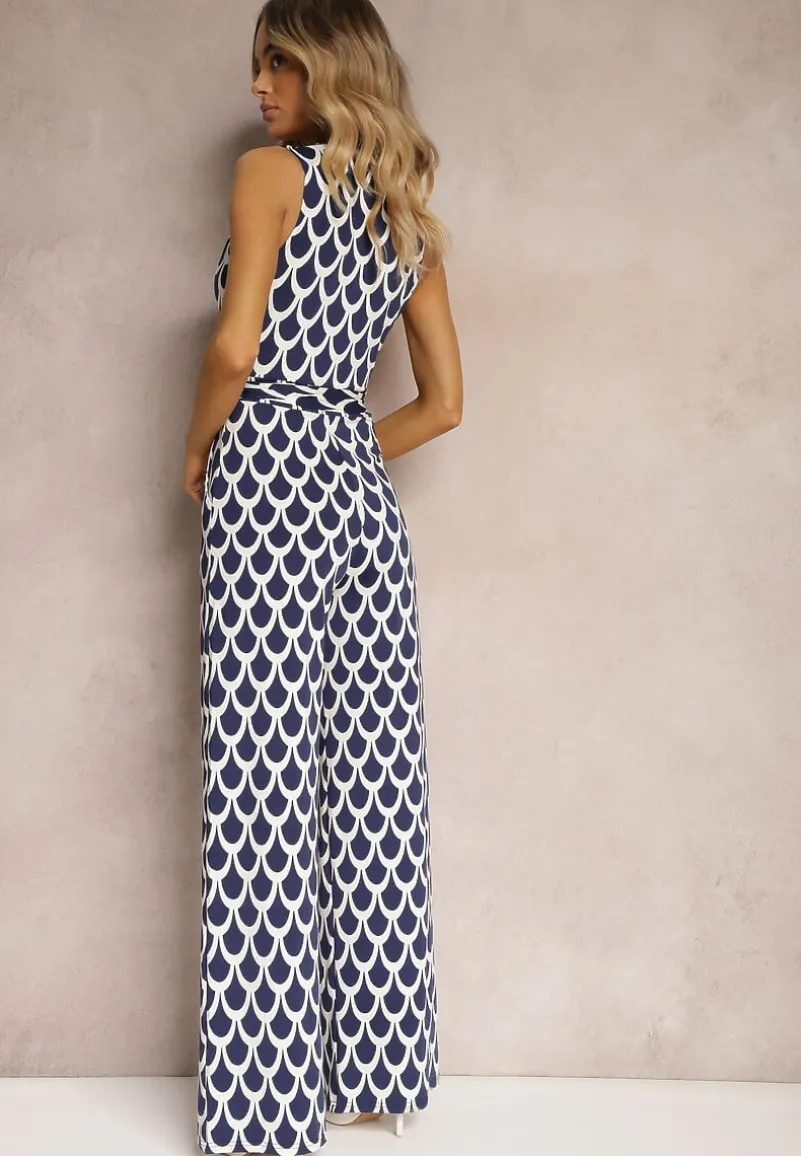 Granatowo-Biały Kombinezon o Taliowanym Kroju z Trójkątnym Dekoltem i Paskiem w Talii Geranea