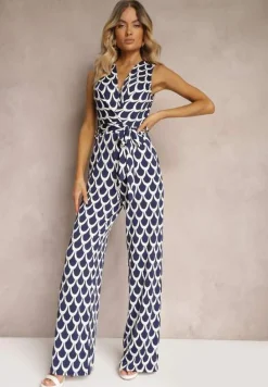 Granatowo-Biały Kombinezon o Taliowanym Kroju z Trójkątnym Dekoltem i Paskiem w Talii Geranea