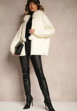 Jasnobeżowa Bluza z Wełną Wiskozą Kapturem Odpinanym Futerkiem i Pomponami Delailith