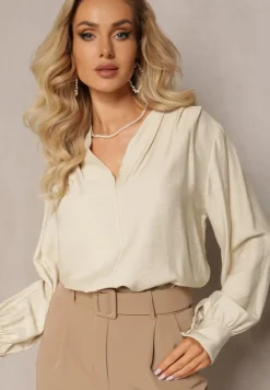 Jasnobeżowa Bluzka z Bufiastymi Rękawami i Trójkątnym Dekoltem Hilko