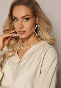 Jasnobeżowa Bluzka z Bufiastymi Rękawami i Trójkątnym Dekoltem Hilko