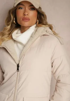 Jasnobeżowa Długa Kurtka z Kapturem o Dwustronnym Kroju z Pikowaniem i Futrzaną Podszewką Ilvirra