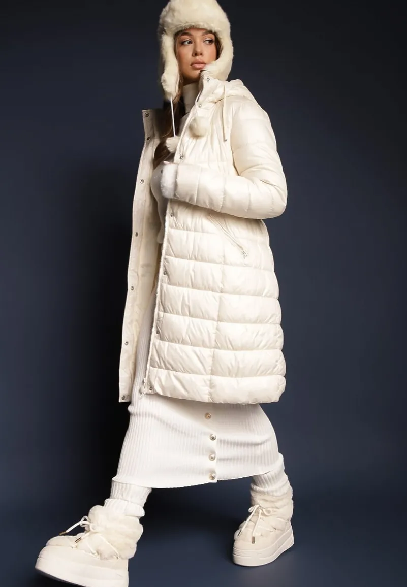 Jasnobeżowa Długa Kurtka z Kapturem i Dwustronnym Suwakiem Zdobiona Pikowaniem Sanvela