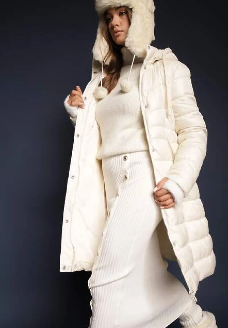 Jasnobeżowa Długa Kurtka z Kapturem i Dwustronnym Suwakiem Zdobiona Pikowaniem Sanvela