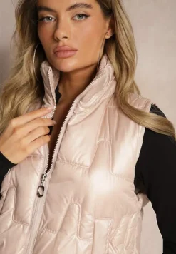 Jasnobeżowa Kamizelka Pikowana Ozdobiona Troczkami i Stójką Terinora