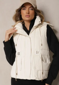 Jasnobeżowa Kamizelka z Odpinanym Kapturem Ozdobiona Pikowaniem i Metalicznymi Dodatkami Sinthella