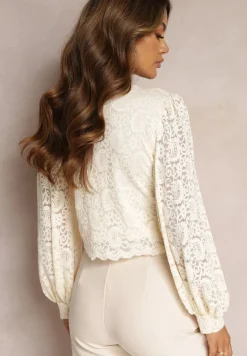 Jasnobeżowa Koronkowa Bluzka o Krótkim Fasonie z Mankietami Skylame