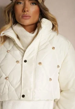 Jasnobeżowa Krótka Kurtka Puffer ze Stójką i Pikowanymi Przeszyciami Ozdobiona Napami Zinovira