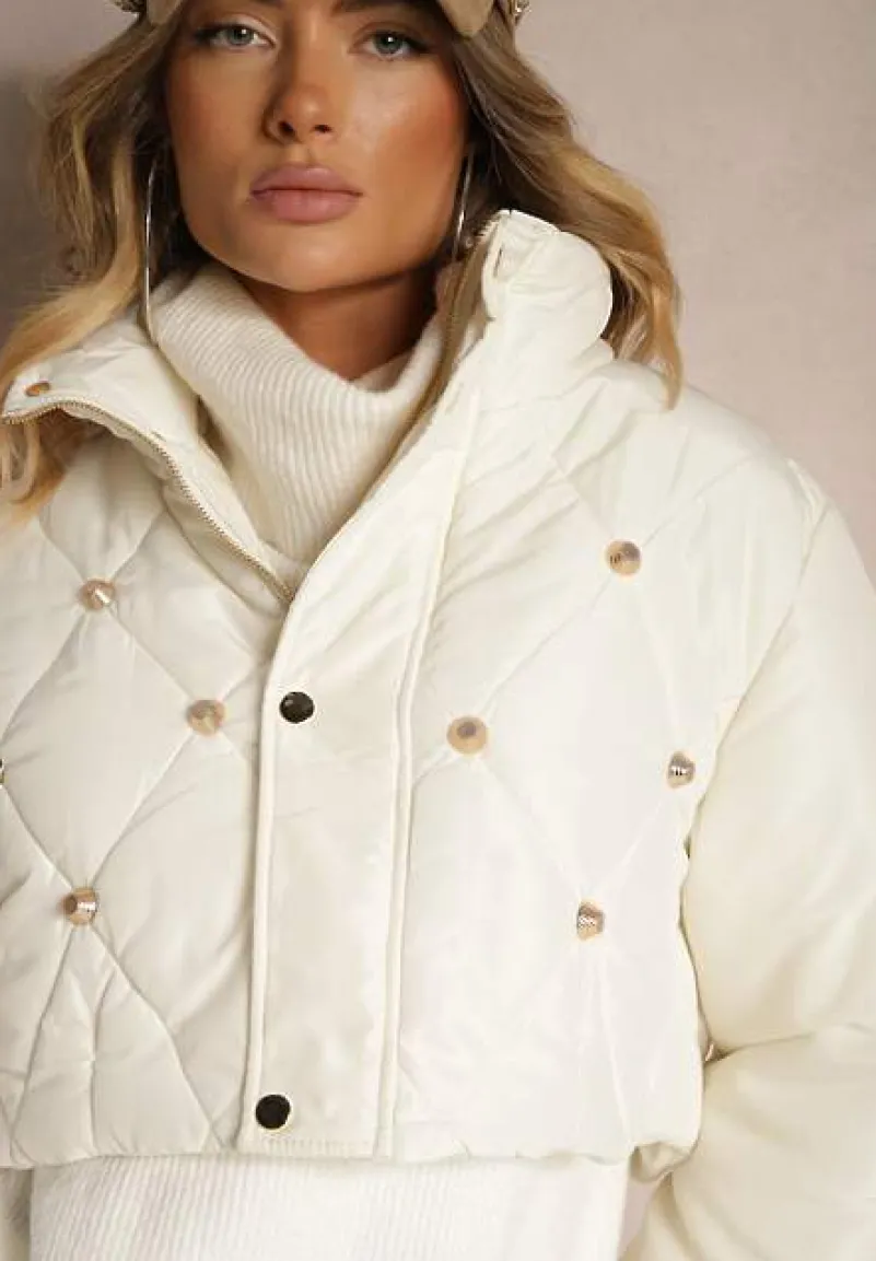 Jasnobeżowa Krótka Kurtka Puffer ze Stójką i Pikowanymi Przeszyciami Ozdobiona Napami Zinovira