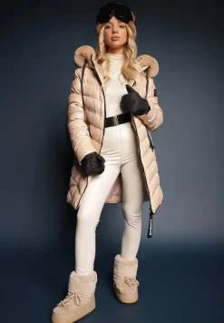 Jasnobeżowa Kurtka z Kapturem z Futrem z Możliwością Odpięcia Zdobiona Pikowaniem Ennithra