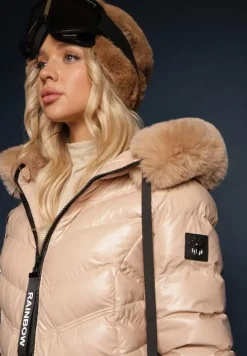Jasnobeżowa Kurtka z Kapturem z Futrem z Możliwością Odpięcia Zdobiona Pikowaniem Ennithra