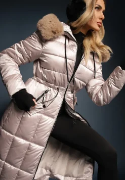 Jasnobeżowa Kurtka z Pikowanymi Przeszyciami Ściągaczem w Talii i Kapturem z Odpinanym Futrem Ravalin