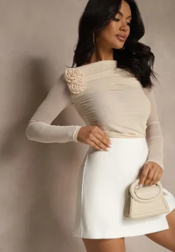 Jasnobeżowa Marszczona Bluzka z Siateczki Zdobiona Aplikacją w Kształcie Róży Olirisa