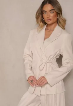 Jasnobeżowa Marynarka Ozdobiona Wiązaniem z Boku Lunorisa