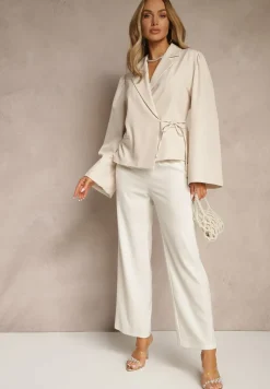 Jasnobeżowa Marynarka z Rozszerzanymi Rękawami Zdobiona Wiązaniem z Boku Sanivera