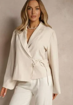 Jasnobeżowa Marynarka z Rozszerzanymi Rękawami Zdobiona Wiązaniem z Boku Sanivera