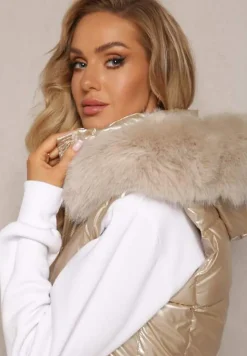 Jasnobeżowa Pikowana Kamizelka z Kapturem i Ozdobnym Futerkiem Alephne