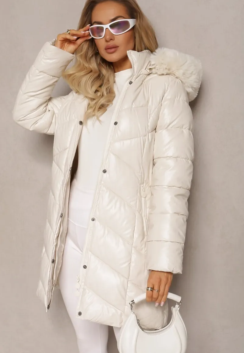 Jasnobeżowa Pikowana Kurtka z Odpinanym Kapturem i Ozdobnym Futerkiem Ainoa