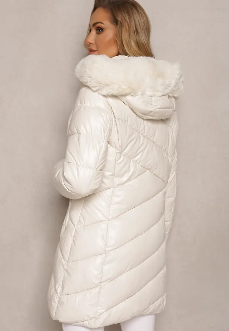 Jasnobeżowa Pikowana Kurtka z Odpinanym Kapturem i Ozdobnym Futerkiem Ainoa