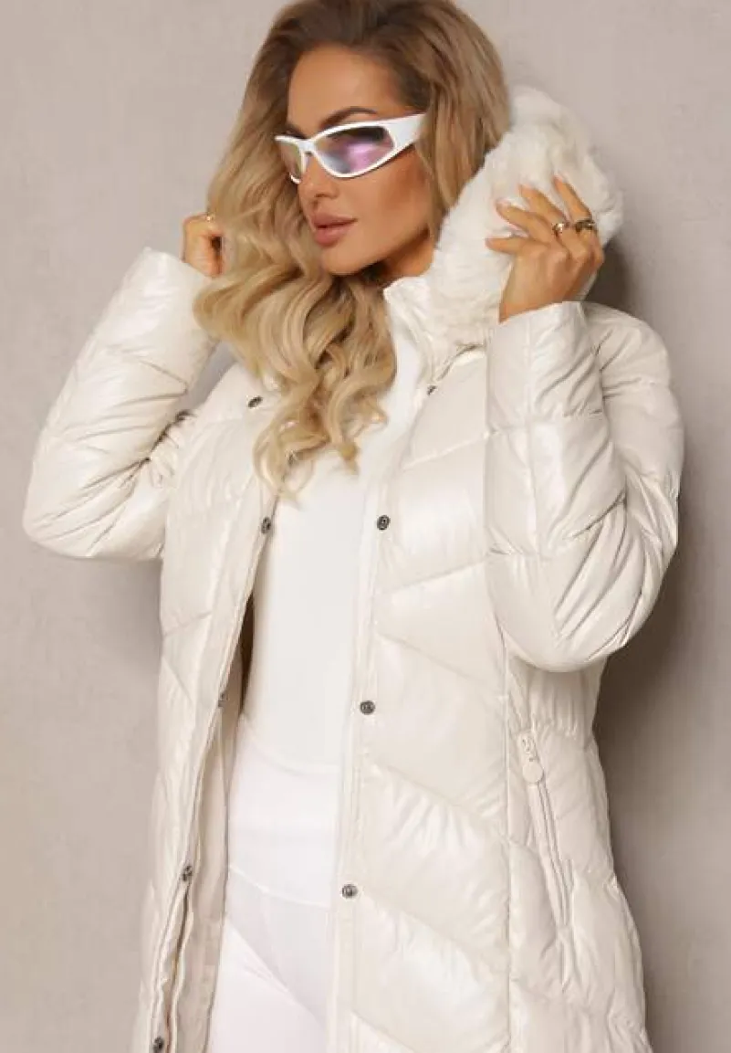 Jasnobeżowa Pikowana Kurtka z Odpinanym Kapturem i Ozdobnym Futerkiem Ainoa