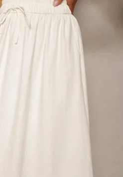 Jasnobeżowa Spódnica o Rozkloszowanym Kroju Ściągana w Pasie Rigelia