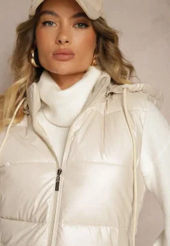 Jasnobeżowa Taliowana Kamizelka Przejściowa z Pikowanymi Przeszyciami i Kapturem Tintella