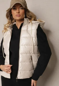 Jasnobeżowa Taliowana Kamizelka z Pikowanymi Przeszyciami Kieszeniami i Odpinanym Kapturem Ravarielis