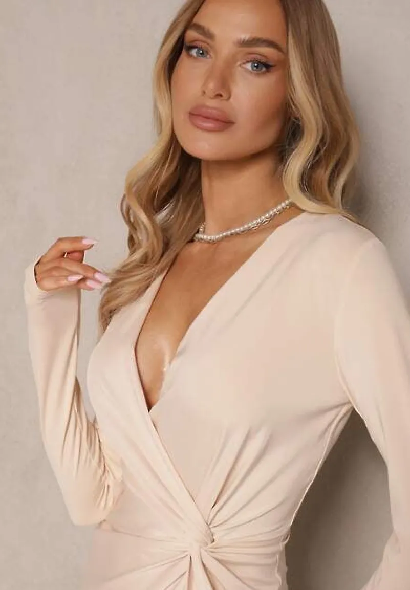 Jasnobeżowa Taliowana Sukienka z Dodatkiem Wiskozy Ozdobiona Marszczeniami Heriova