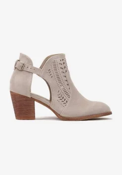 Jasnobeżowe Ażurowe Botki Vices na Słupku w Stylu Kowbojek Ozdobione Wycięciem Isfedi
