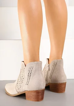 Jasnobeżowe Botki Kowbojki Vices na Słupku z Ażurową Cholewką Selahra