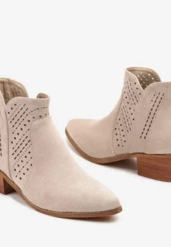 Jasnobeżowe Botki Kowbojki Vices na Słupku z Ażurową Cholewką Selahra