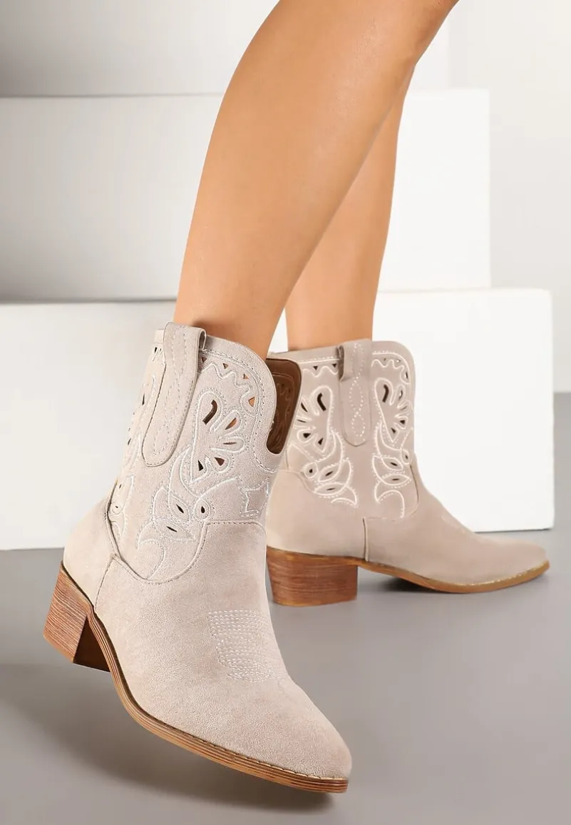 Jasnobeżowe Botki Kowbojki Vices na Słupku Ozdobione Haftem Nelithen