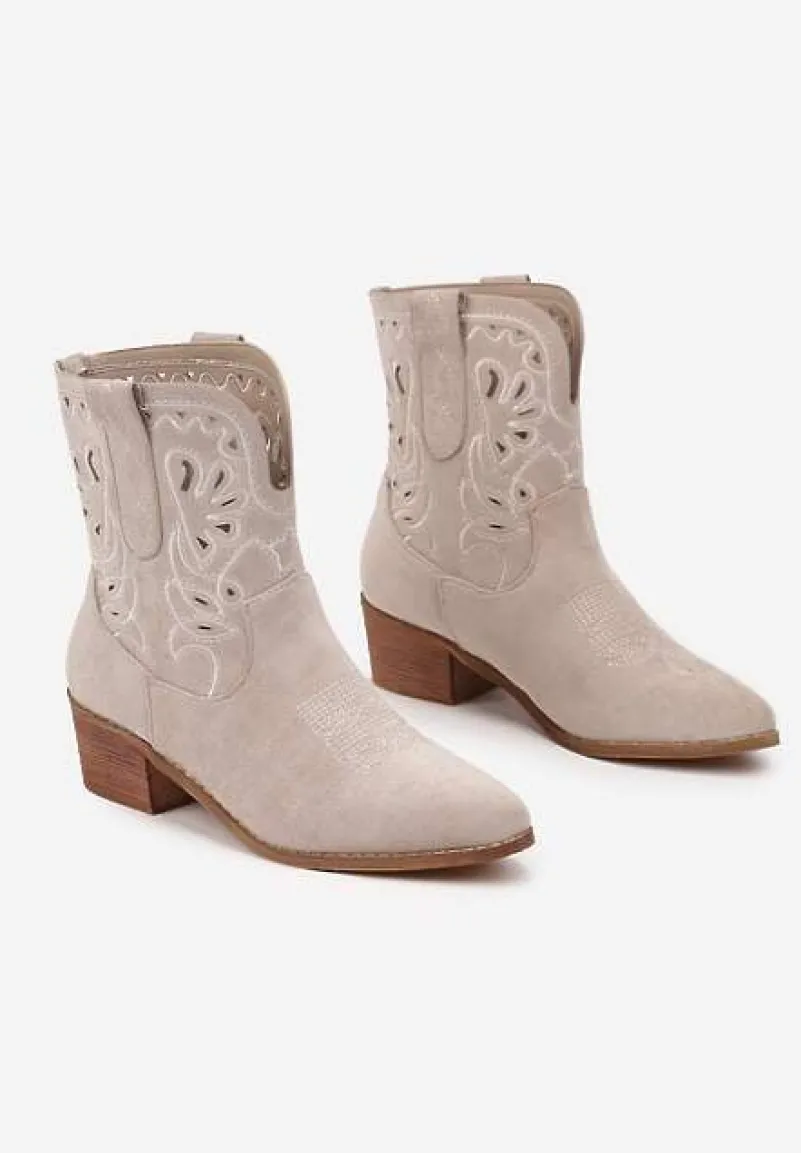 Jasnobeżowe Botki Kowbojki Vices na Słupku Ozdobione Haftem Nelithen