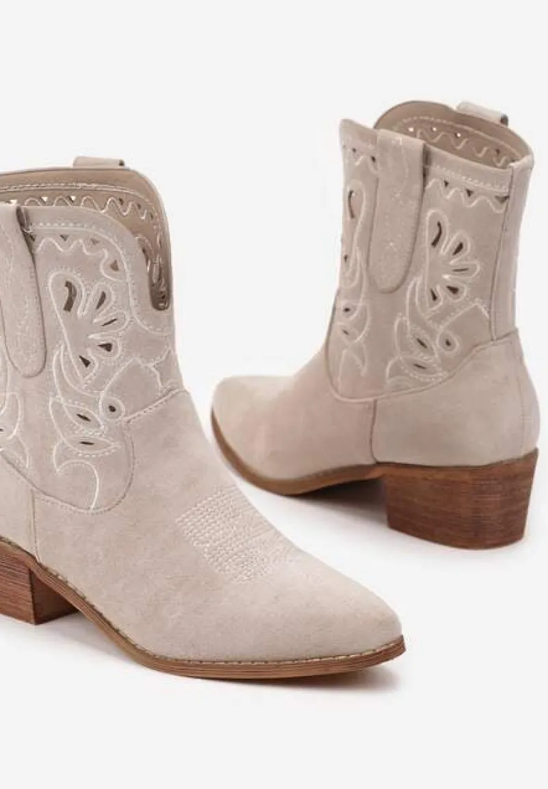 Jasnobeżowe Botki Kowbojki Vices na Słupku Ozdobione Haftem Nelithen