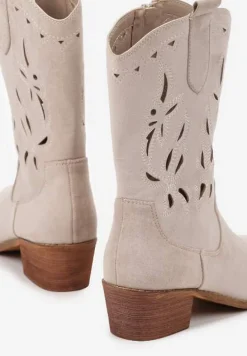 Jasnobeżowe Botki Vices na Słupku Kowbojki z Ażurową Cholewką Rivori