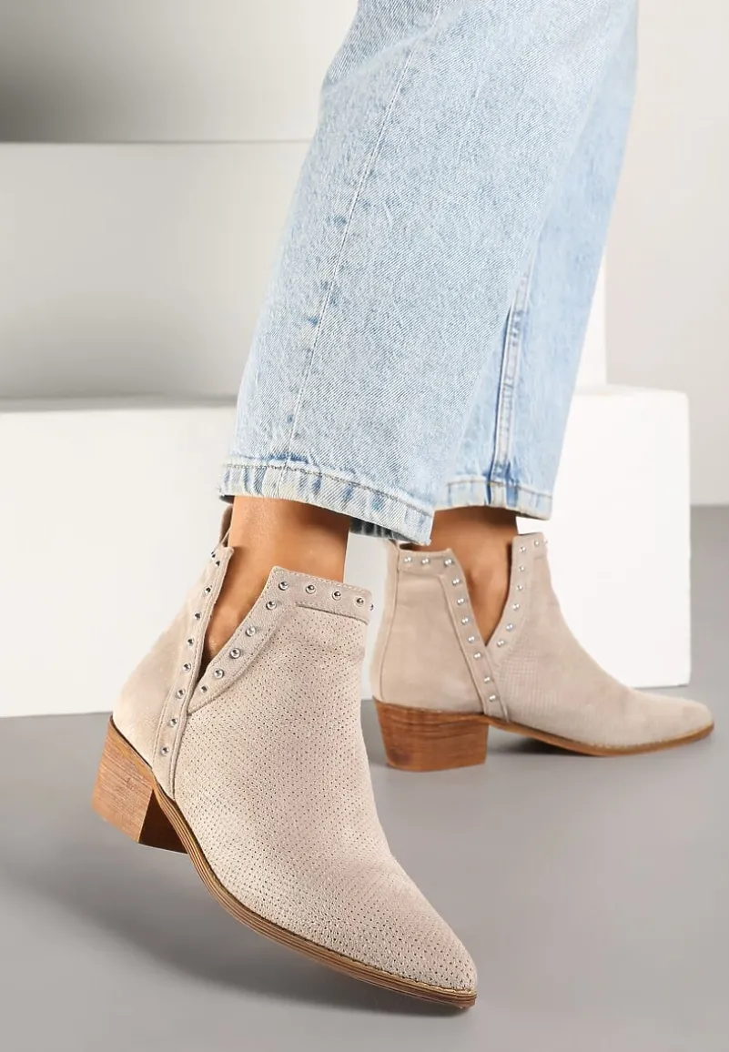 Jasnobeżowe Botki Vices na Słupku z Ażurową Cholewką Nitami i Wycięciem Borfedi