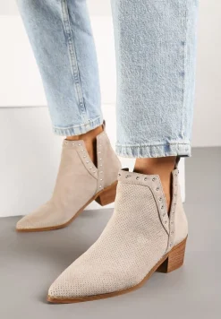 Jasnobeżowe Botki Vices na Słupku z Ażurową Cholewką Nitami i Wycięciem Borfedi