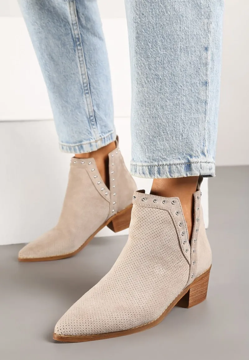 Jasnobeżowe Botki Vices na Słupku z Ażurową Cholewką Nitami i Wycięciem Borfedi