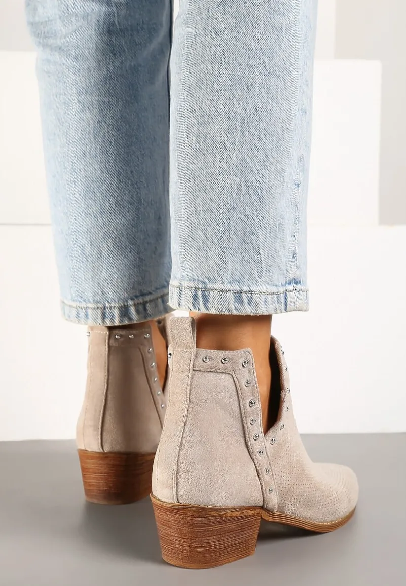 Jasnobeżowe Botki Vices na Słupku z Ażurową Cholewką Nitami i Wycięciem Borfedi