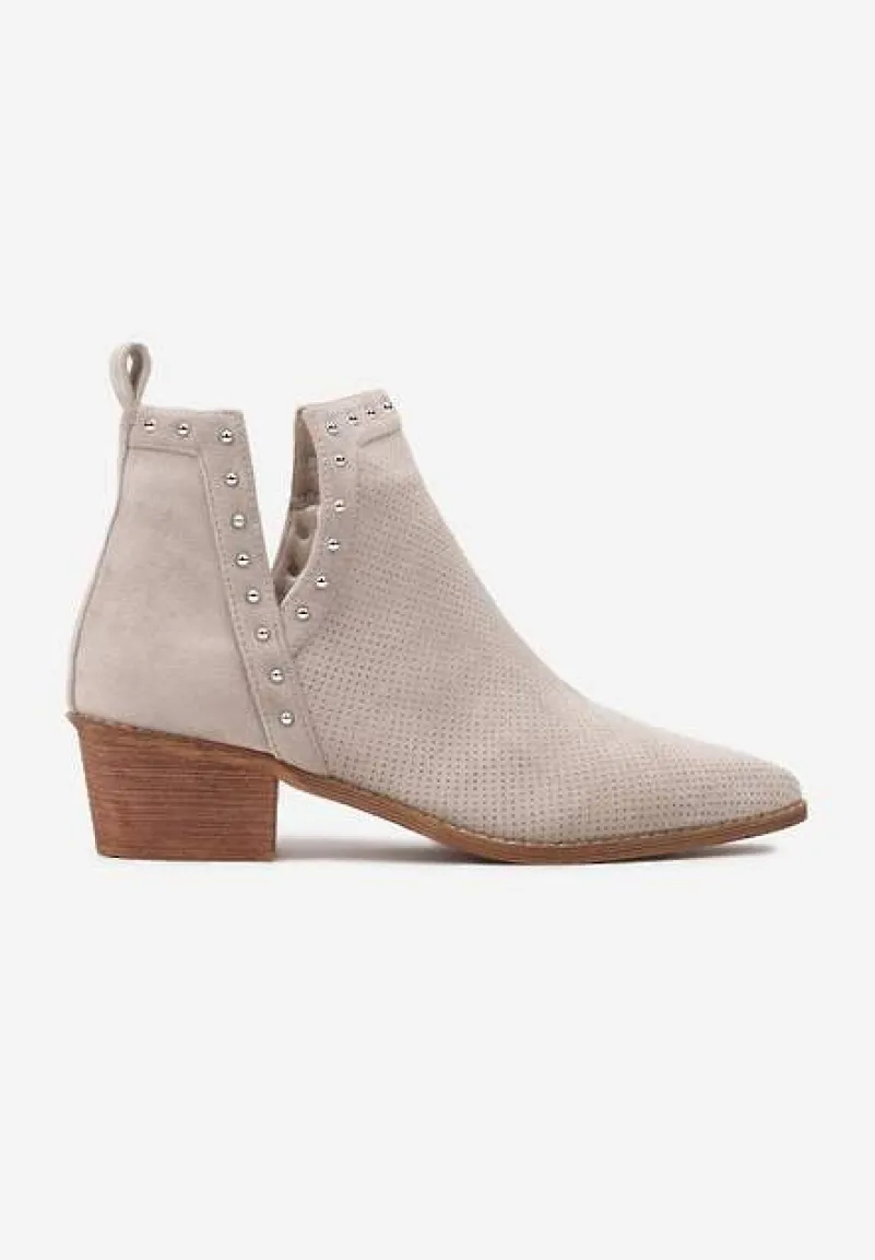 Jasnobeżowe Botki Vices na Słupku z Ażurową Cholewką Nitami i Wycięciem Borfedi