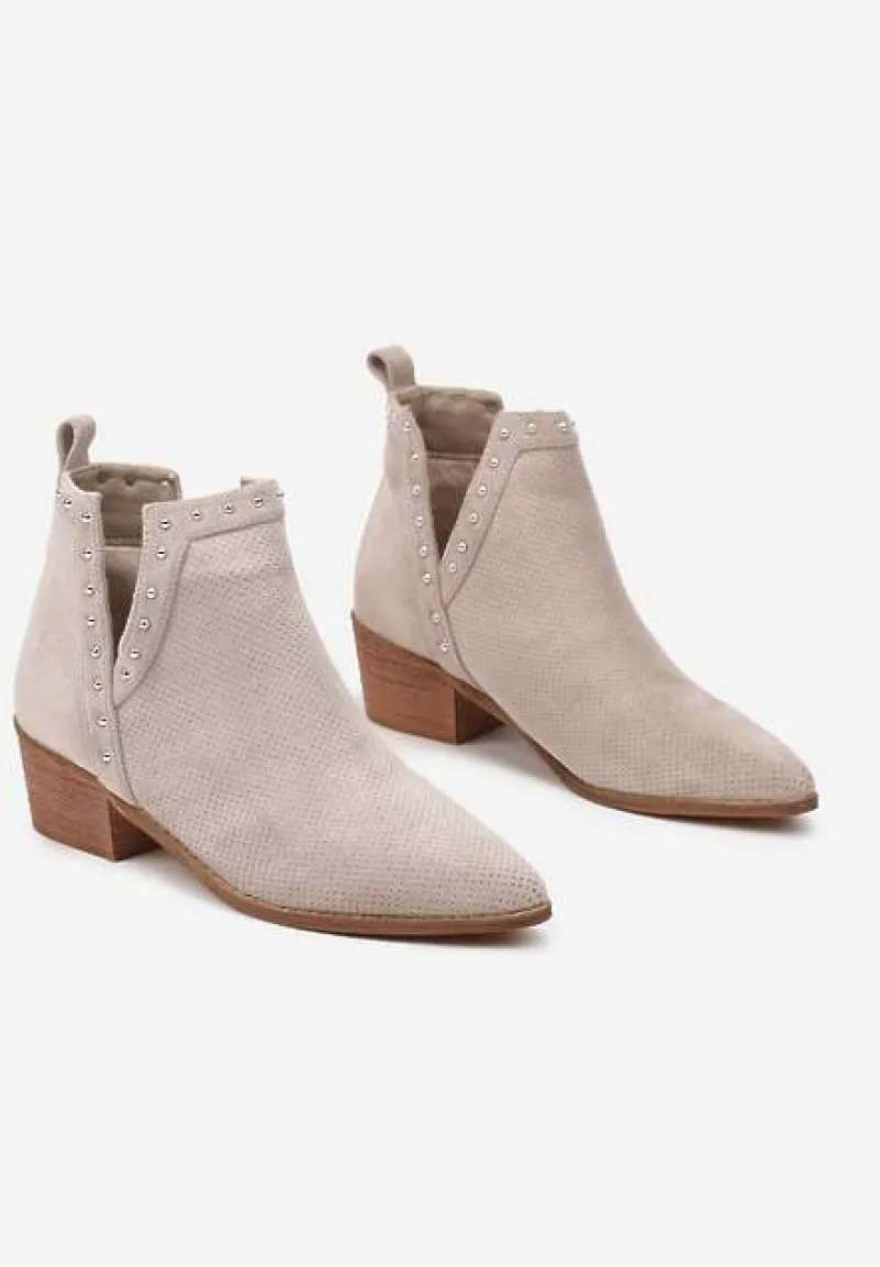 Jasnobeżowe Botki Vices na Słupku z Ażurową Cholewką Nitami i Wycięciem Borfedi