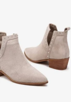 Jasnobeżowe Botki Vices na Słupku z Ażurową Cholewką Nitami i Wycięciem Borfedi