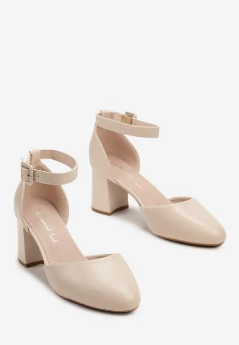 Jasnobeżowe Czółenka na Słupku ze Skórzaną Wkładką Ozdobione Paskiem przy Kostce Clarissara