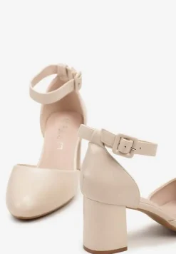 Jasnobeżowe Czółenka na Słupku ze Skórzaną Wkładką Ozdobione Paskiem przy Kostce Clarissara