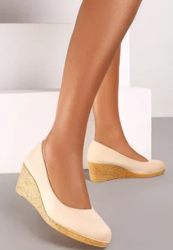 Jasnobeżowe Czółenka Vices na Koturnie ze Skórzaną Wkładką w Stylu Boho Mivella